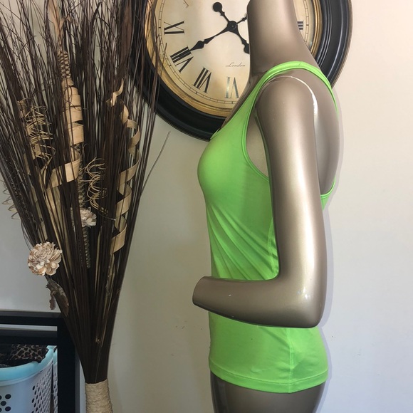 💚Green exercise tank💚 - Picture 2 of 5